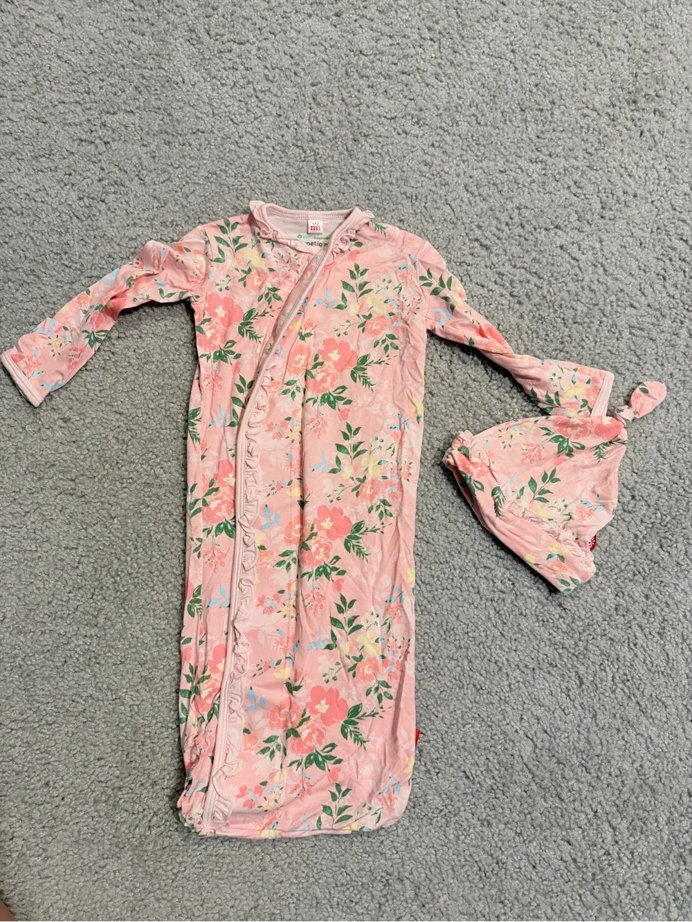 Magnetic Me Gown & Hat Set